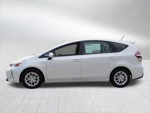 2017 Toyota Prius v Four