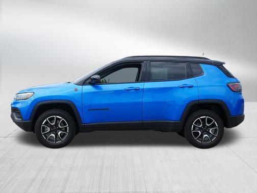 Hydro Blue Pearlcoat 2025 Jeep Compass Trailhawk