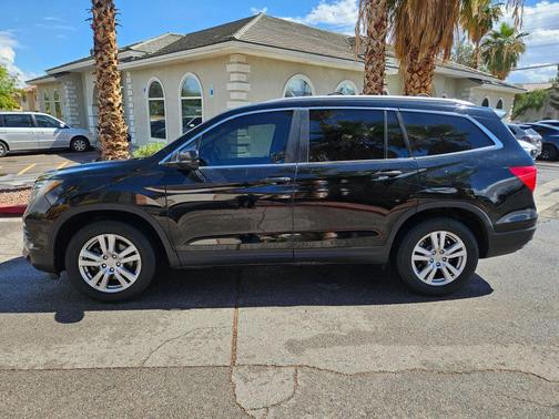Crystal Black Pearl 2017 Honda Pilot LX