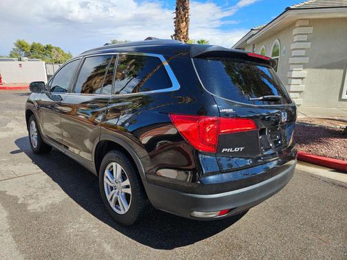 Crystal Black Pearl 2017 Honda Pilot LX