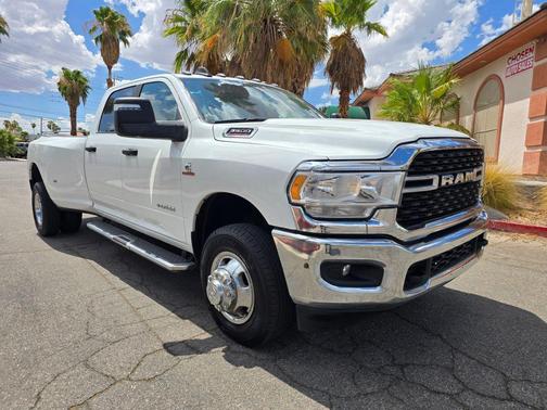 Bright White Clearcoat 2024 RAM 3500 Big Horn Crew Cab 4x4 8' Box
