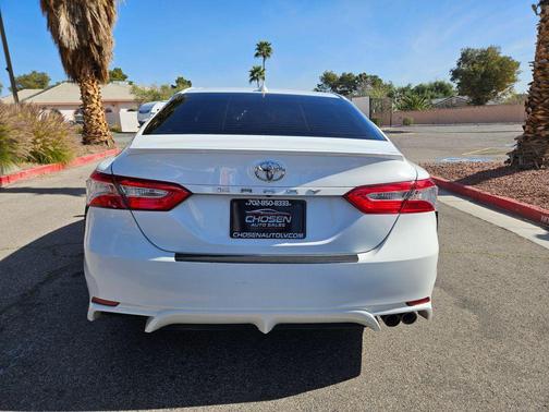 Super White 2020 Toyota Camry SE