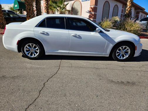 2015 Chrysler 300 Limited