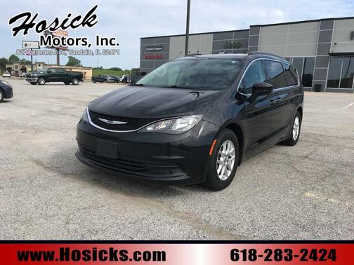 Brilliant Black Crystal Pearlcoat 2020 Chrysler Voyager LXI