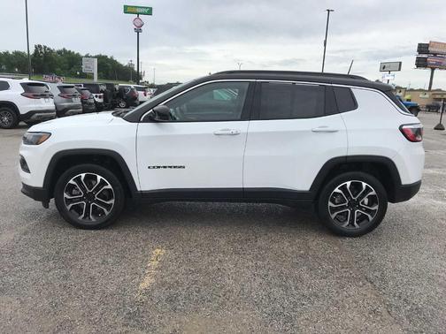 Bright White Clearcoat 2023 Jeep Compass Limited