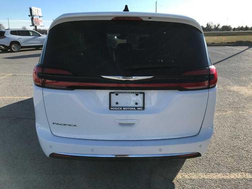 Bright White Clearcoat 2024 Chrysler Pacifica Touring-L