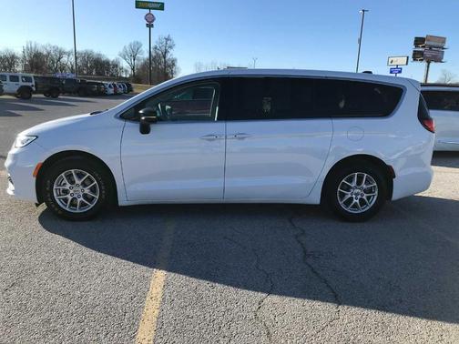 Bright White Clearcoat 2024 Chrysler Pacifica Touring-L