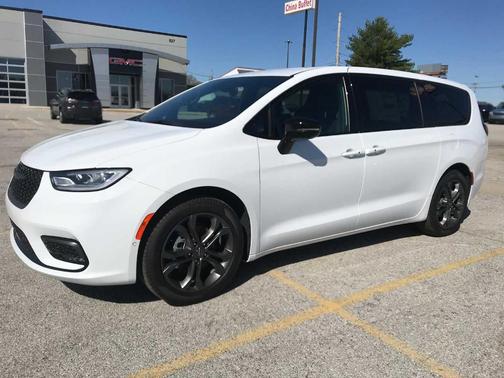 Bright White Clearcoat 2026 Chrysler Pacifica Select