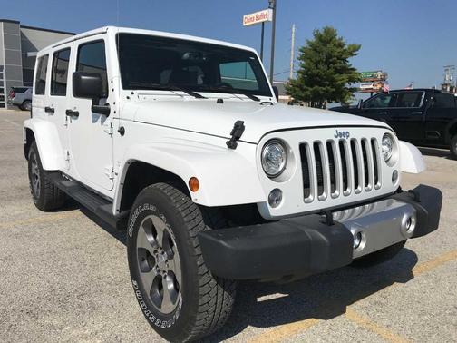 Bright White Clearcoat 2017 Jeep Wrangler Unlimited Sahara