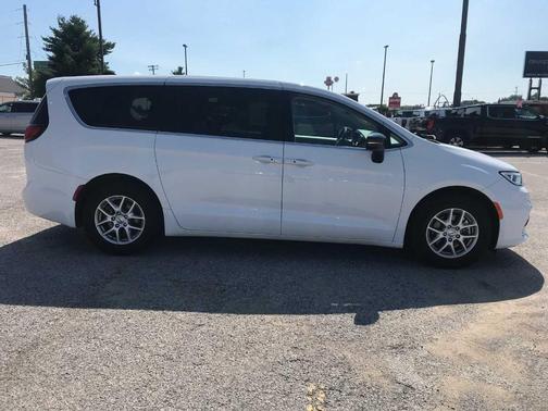 Bright White Clearcoat 2024 Chrysler Pacifica Touring-L