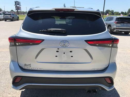 Celestial Silver Metallic 2023 Toyota Highlander XSE
