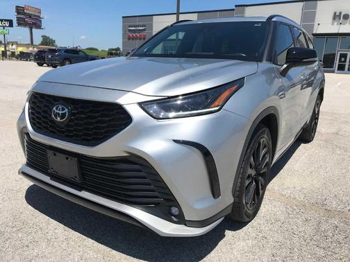 Celestial Silver Metallic 2023 Toyota Highlander XSE