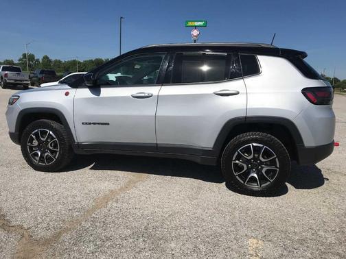 Silver Zynith 2025 Jeep Compass Trailhawk