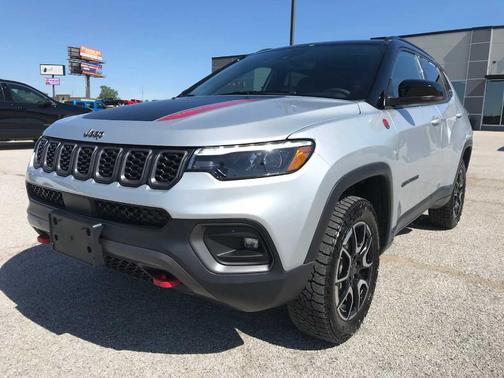 Silver Zynith 2025 Jeep Compass Trailhawk