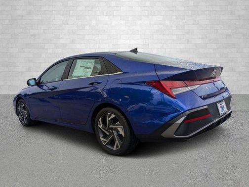 2025 Hyundai ELANTRA Limited