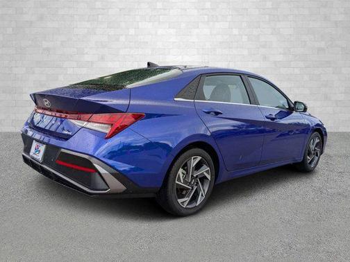 2025 Hyundai ELANTRA Limited