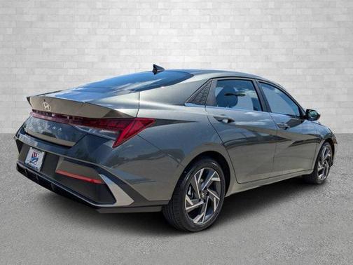 2025 Hyundai ELANTRA SEL