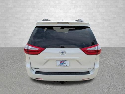 2019 Toyota Sienna XLE