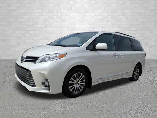 2019 Toyota Sienna XLE