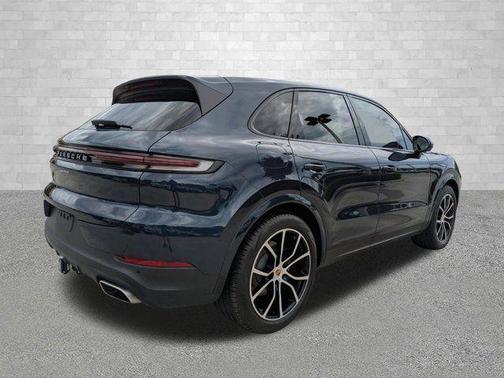 Algarve Blue Metallic 2024 Porsche Cayenne Cayenne