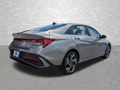 2025 Hyundai ELANTRA SEL