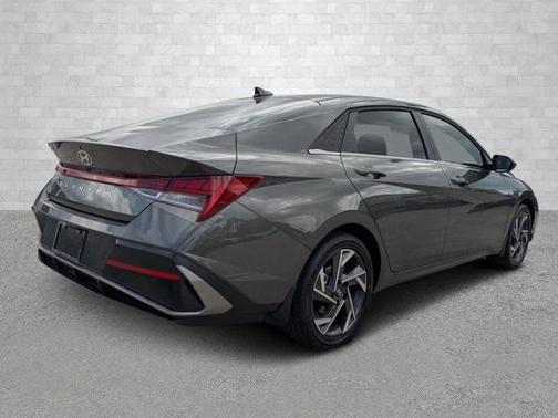 2025 Hyundai ELANTRA SEL