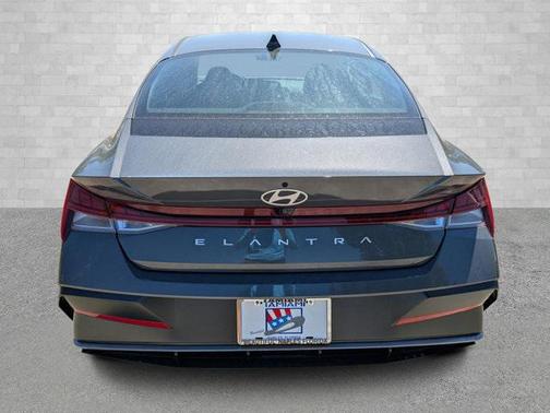 2025 Hyundai ELANTRA SEL