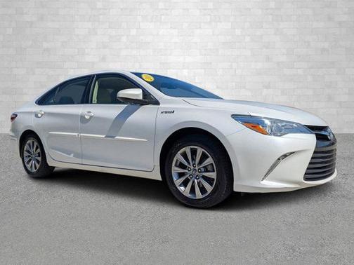 2016 Toyota Camry Hybrid XLE