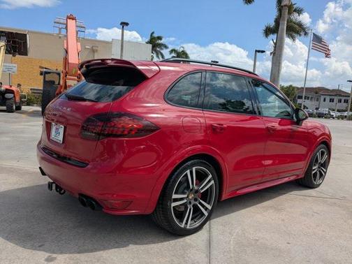 2014 Porsche Cayenne GTS