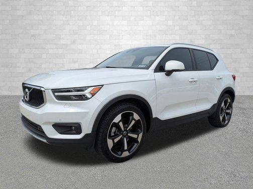 2021 Volvo XC40 T5 Momentum