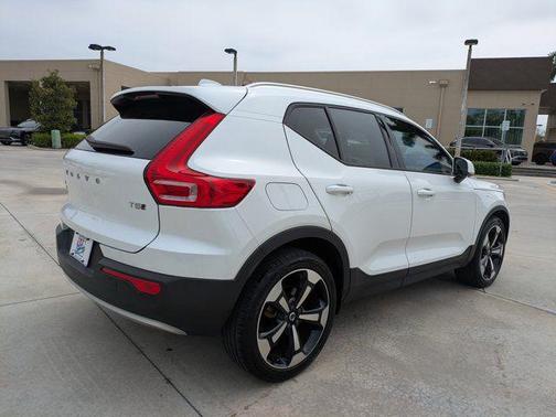 2021 Volvo XC40 T5 Momentum