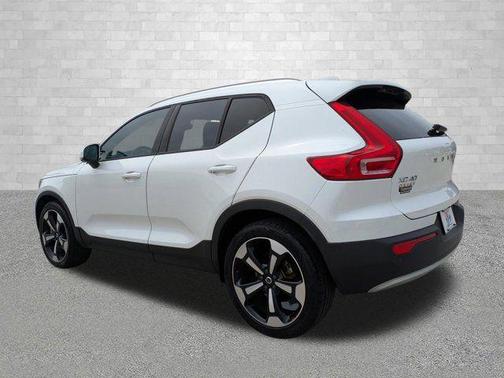 2021 Volvo XC40 T5 Momentum