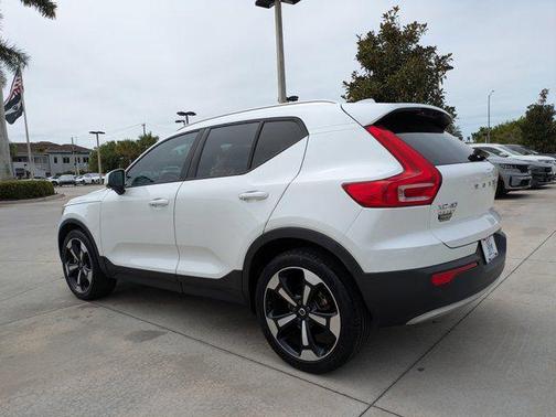 2021 Volvo XC40 T5 Momentum