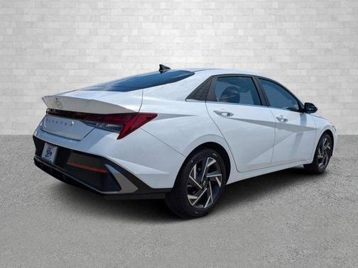 2025 Hyundai ELANTRA SEL