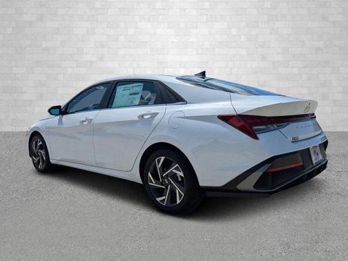2025 Hyundai ELANTRA SEL