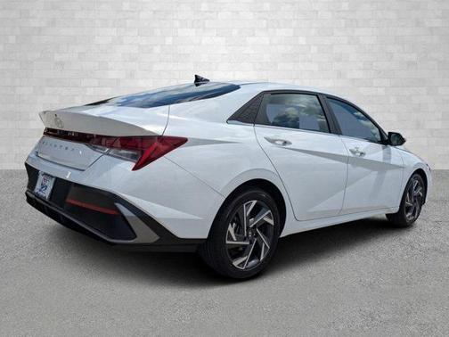 2025 Hyundai ELANTRA SEL