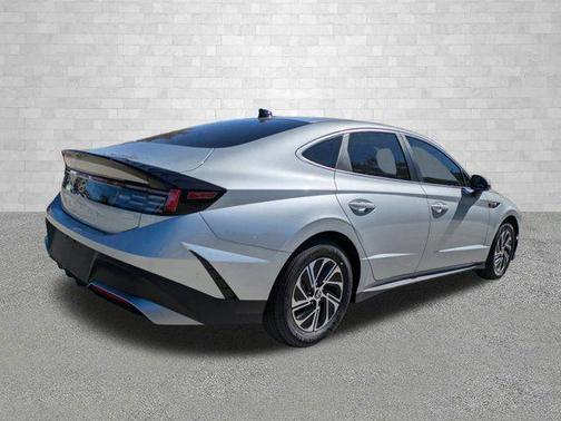 2026 Hyundai SONATA Hybrid Base