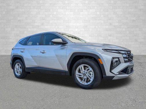 Shimmering Silver 2026 Hyundai TUCSON SE