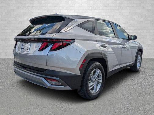 Shimmering Silver 2026 Hyundai TUCSON SE