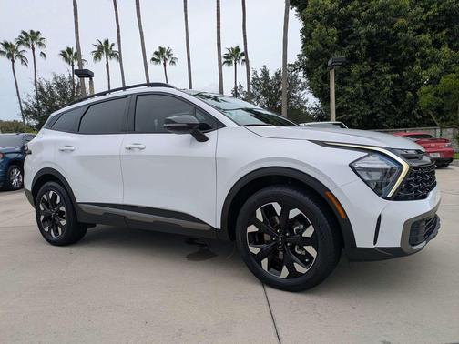 Glacial White Pearl 2023 Kia Sportage X-Line