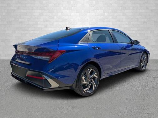 2025 Hyundai ELANTRA SEL