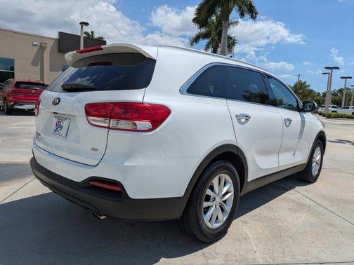 Snow White Pearl 2018 Kia Sorento LX
