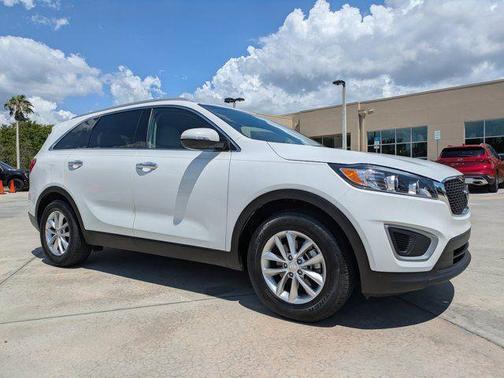 Snow White Pearl 2018 Kia Sorento LX