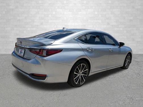 2023 Lexus ES 300h Base