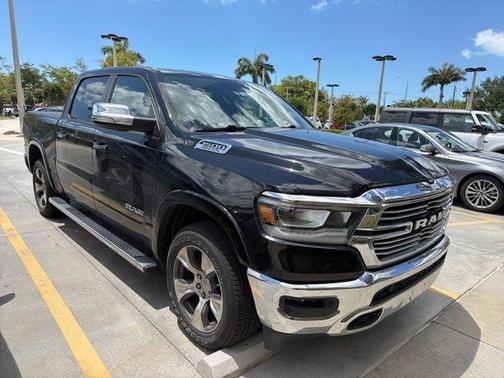 Diamond Black Crystal Pearlcoat 2019 RAM 1500 Laramie