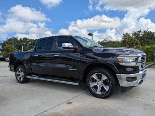 Diamond Black Crystal Pearlcoat 2019 RAM 1500 Laramie
