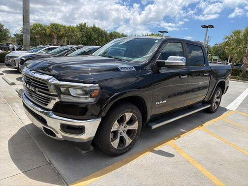 Diamond Black Crystal Pearlcoat 2019 RAM 1500 Laramie