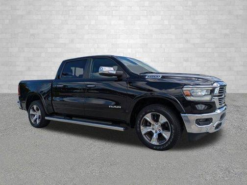 Diamond Black Crystal Pearlcoat 2019 RAM 1500 Laramie