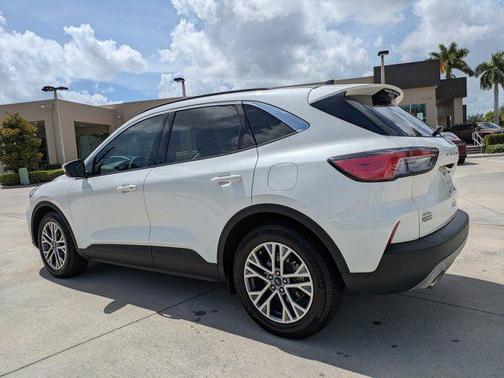 Star White Metallic Tri-Coat 2022 Ford Escape SEL