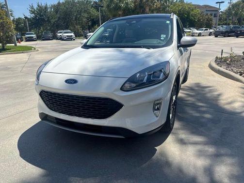 Star White Metallic Tri-Coat 2022 Ford Escape SEL